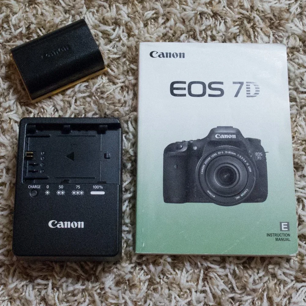 Canon 7D DLSR Camera and Lens